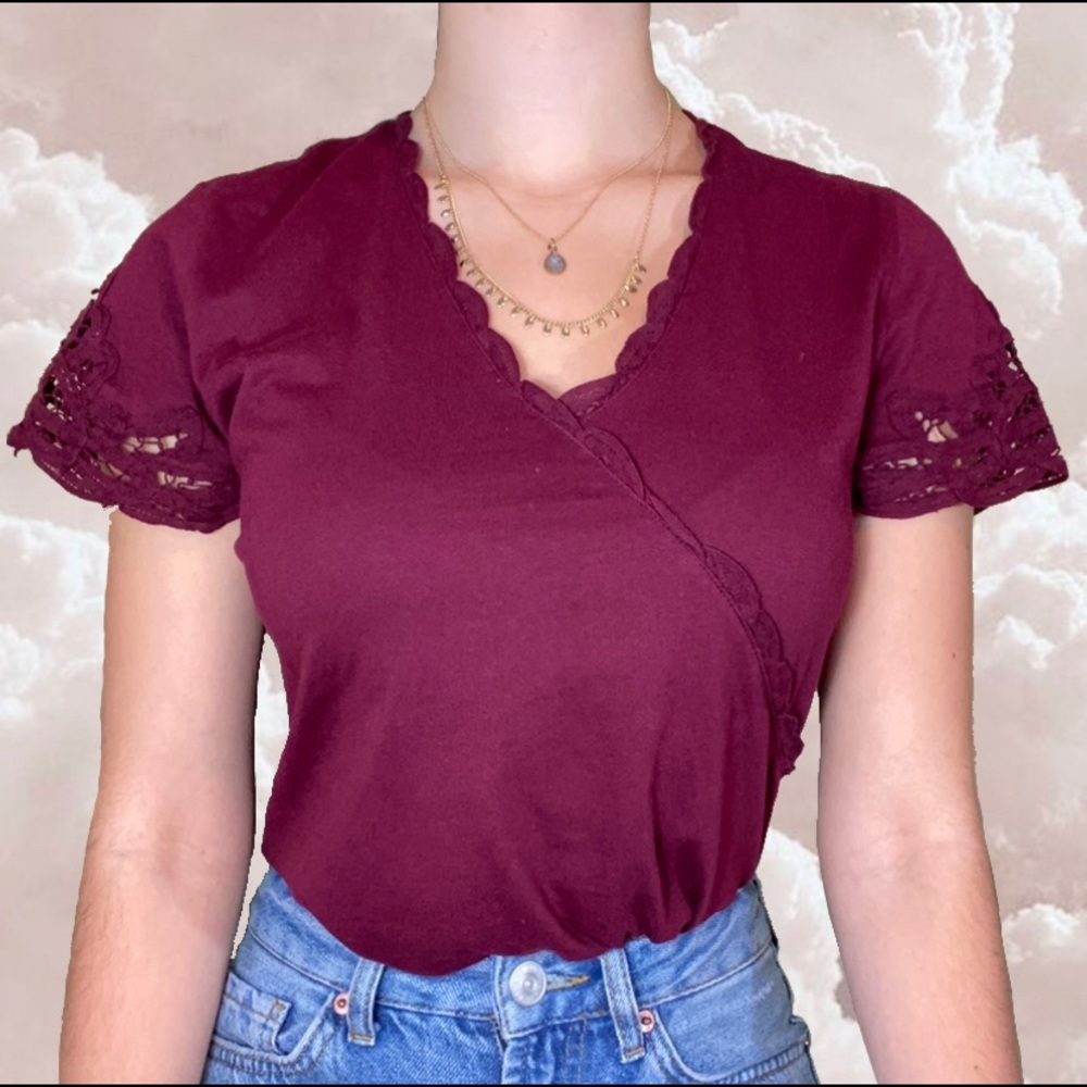 Vintage maroon tee from Chaps!🍒❤️